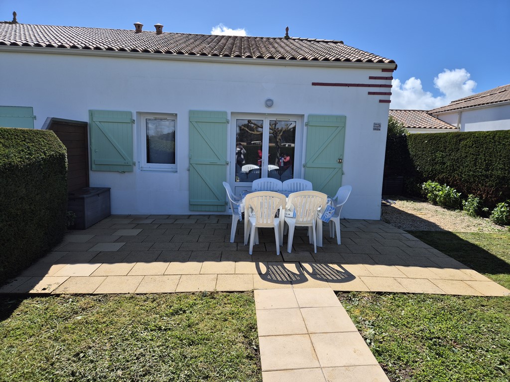 Maisonnette avec jardin en résidence avec piscine